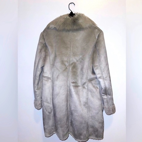 COLE HAAN Women's Gray Winter Coat w/Zip
Closure, Zip Pockets & Faux Fur Collar - Picture 4 of 5